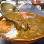 4kgのデカ盛カツカレーに2kgオムライス！早朝3時半から仕込む母と息子で営む名物食堂に密着！