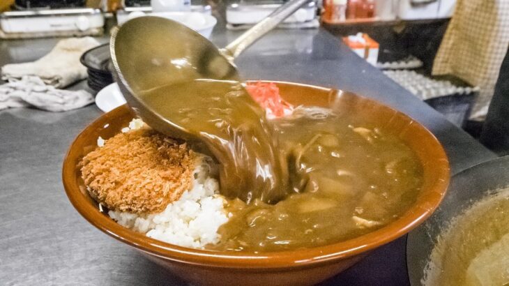 4kgのデカ盛カツカレーに2kgオムライス！早朝3時半から仕込む母と息子で営む名物食堂に密着！