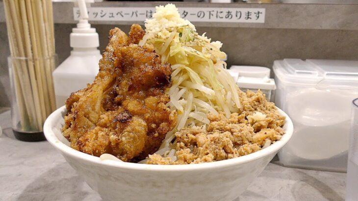 【デカ盛り】二郎系ラーメン＋唐揚げ！？超人気店の仕込みからランチのラッシュに密着！｜[表裏 高田馬場店]｜Extra-Large Ramen in Tokyo street food