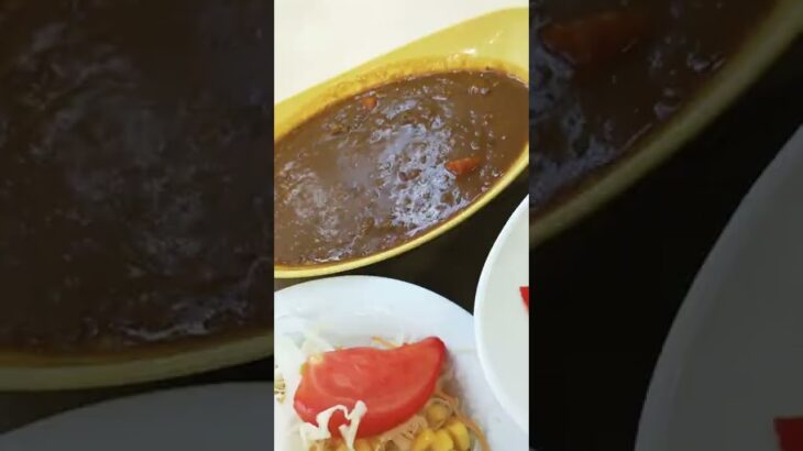 【デカ盛り🍛府中自動車運転免許試験場食堂の名物カツカレー（特盛）を食べるだけの動画】金曜はカレーの日♯shorts