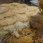 その場でファンが出来る広島風お好み焼き屋台 デカ盛りイカが凄すぎた 職人技 −Japanese street food Okonomiyaki Ikayaki