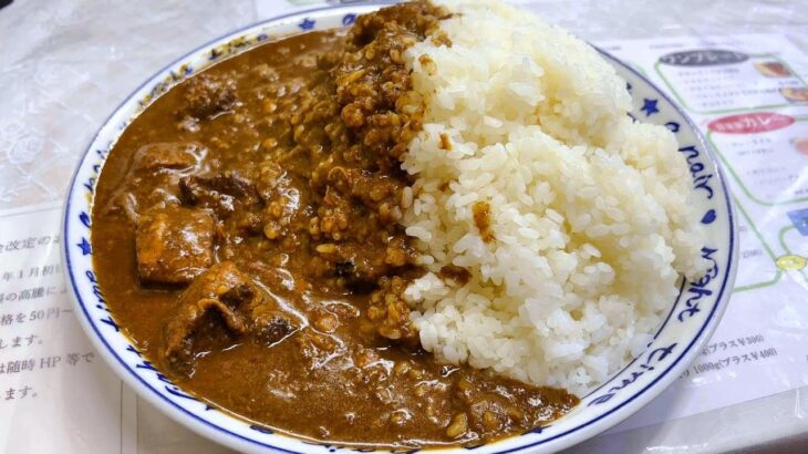 ごはん1キロのデカ盛りカレー