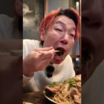 【デカ盛り】山脈チャーシューと漆黒の焼き飯で飲る #shorts