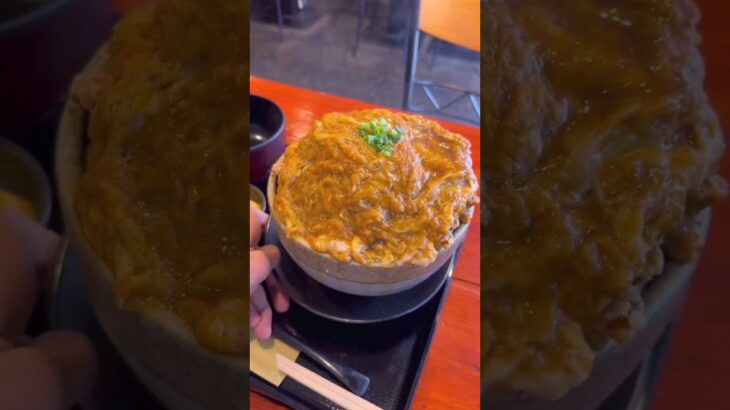 大阪・恵美須町の「ポミエ」で食べられるデカ盛りからあげ丼が最高！#tiktokfood #japanfood