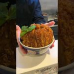 2枚のトンカツを盛ったデカ盛りカツ丼が最高！