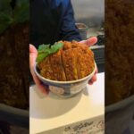 2枚のトンカツを盛ったデカ盛りカツ丼が最高！