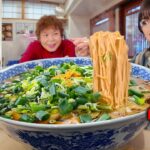 【大食い】74歳のお母さんが作る超デカ盛りラーメンのチャレンジメニューに挑んだ結果【海老原まよい】